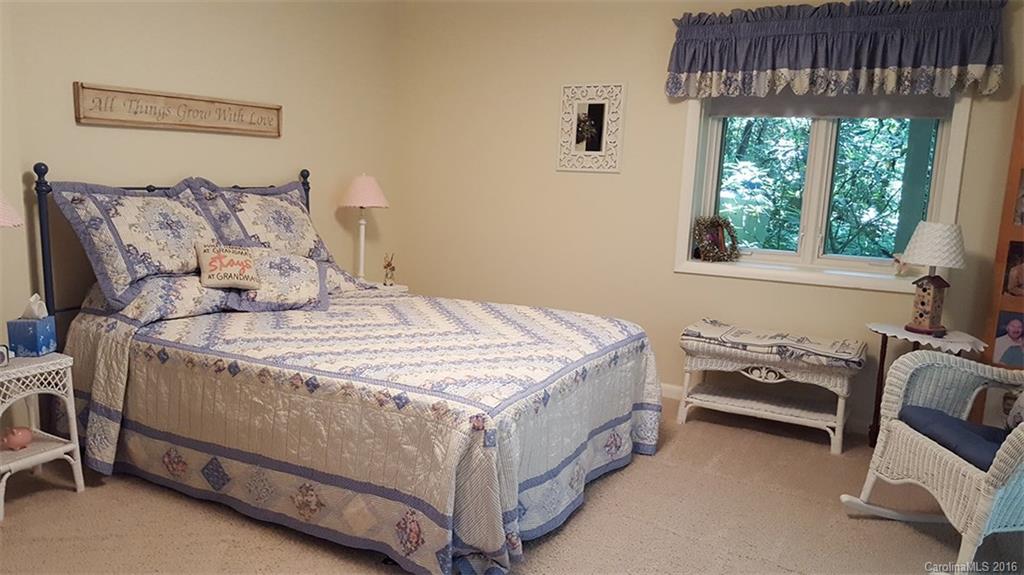 83 Robin Road Brevard, NC 28712 - Photo 17 of 24 Gallery Image 17