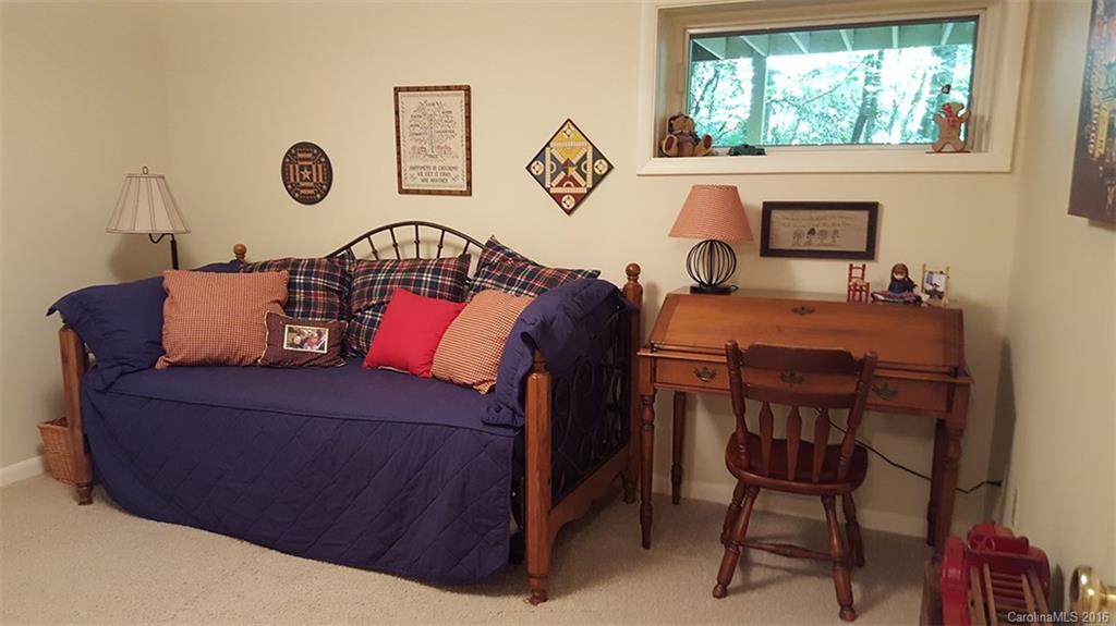 83 Robin Road Brevard, NC 28712 - Photo 18 of 24 Gallery Image 18