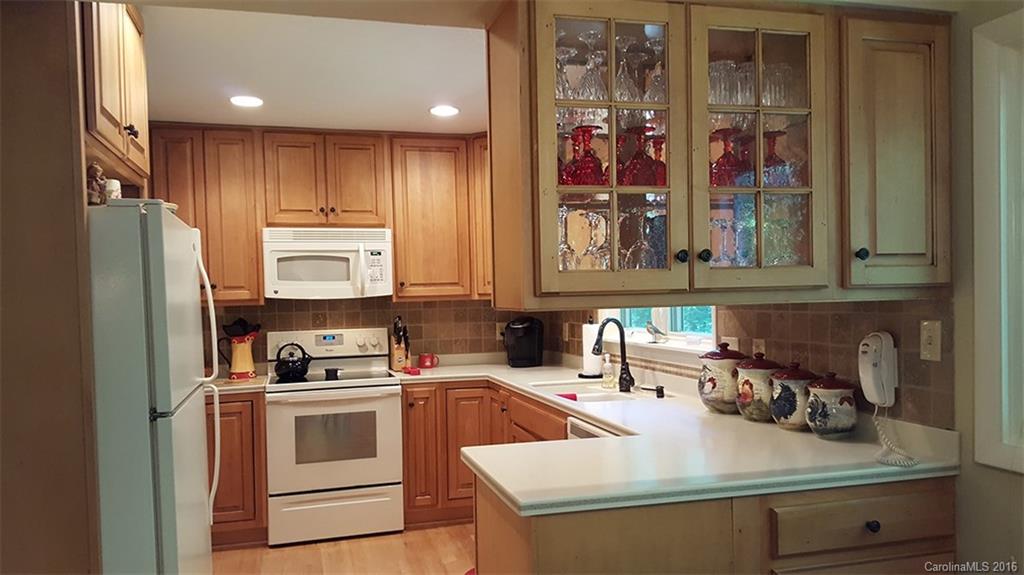 83 Robin Road Brevard, NC 28712 - Photo 5 of 24 Gallery Image 5