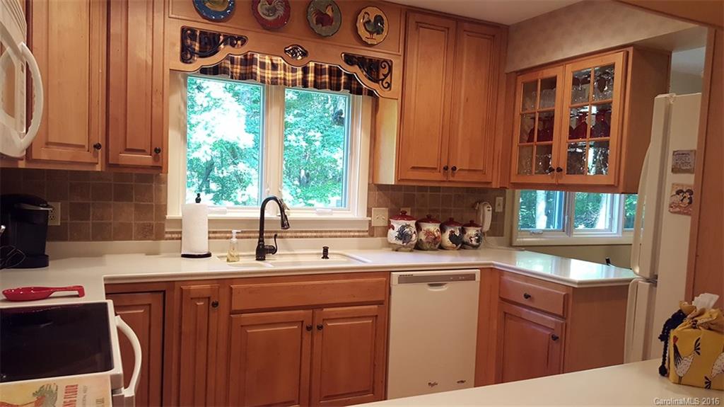 83 Robin Road Brevard, NC 28712 - Photo 6 of 24 Gallery Image 6