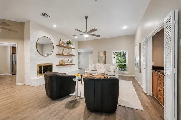 $349,000 | 11410 Overbrook Lane, Houston, TX 77077