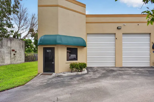 $689,000 | 1611 West McNab Road, Unit 6, Pompano Beach, FL 33069