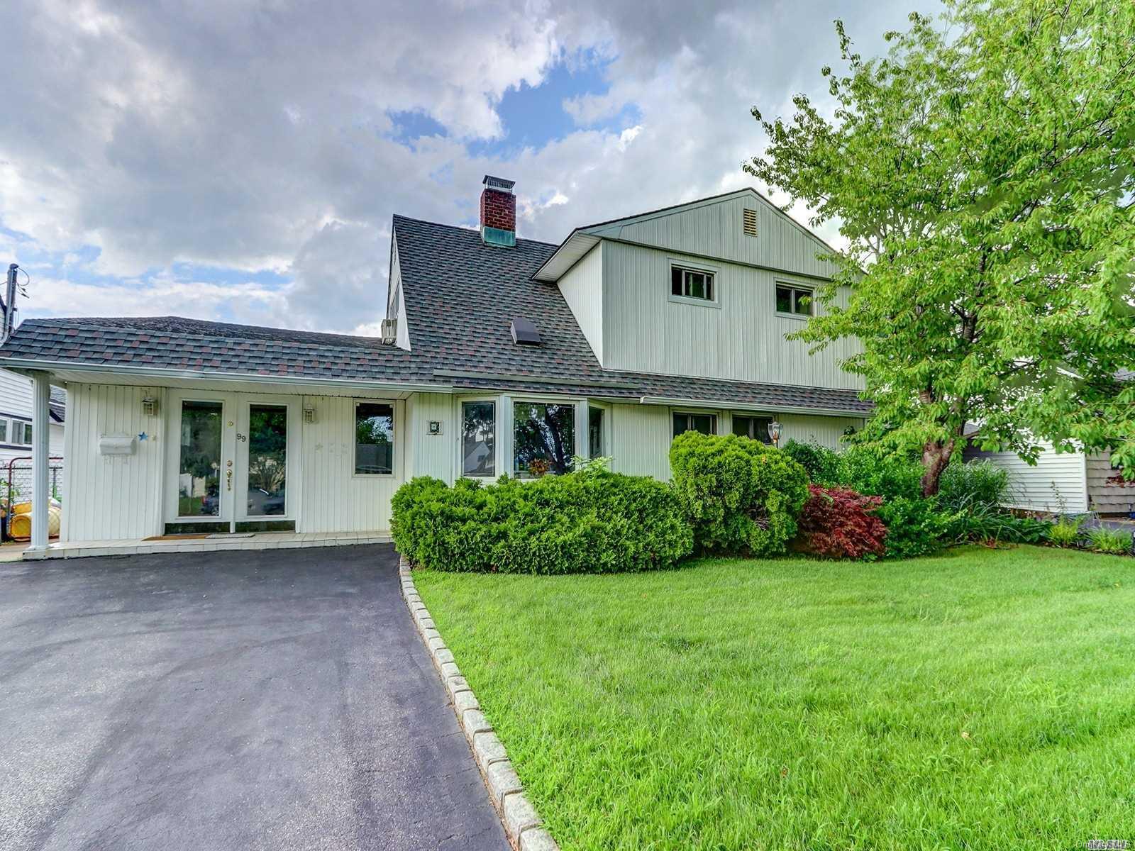 99 Spindle Road Hicksville, NY 11801 - Photo 1 of 1