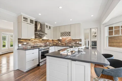 $987,500 | 5 Maryland Boulevard, Hampton Bays, NY 11946