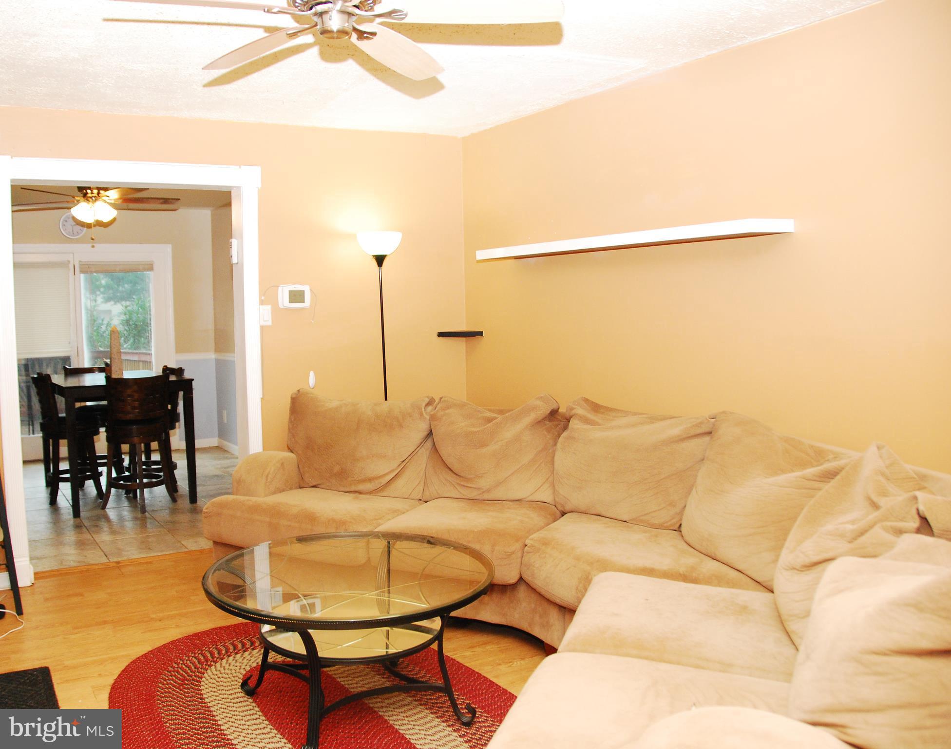 10 Congaree Court Baltimore, MD 21236 - Photo 3 of 22 a living room with furniture and a chandelier