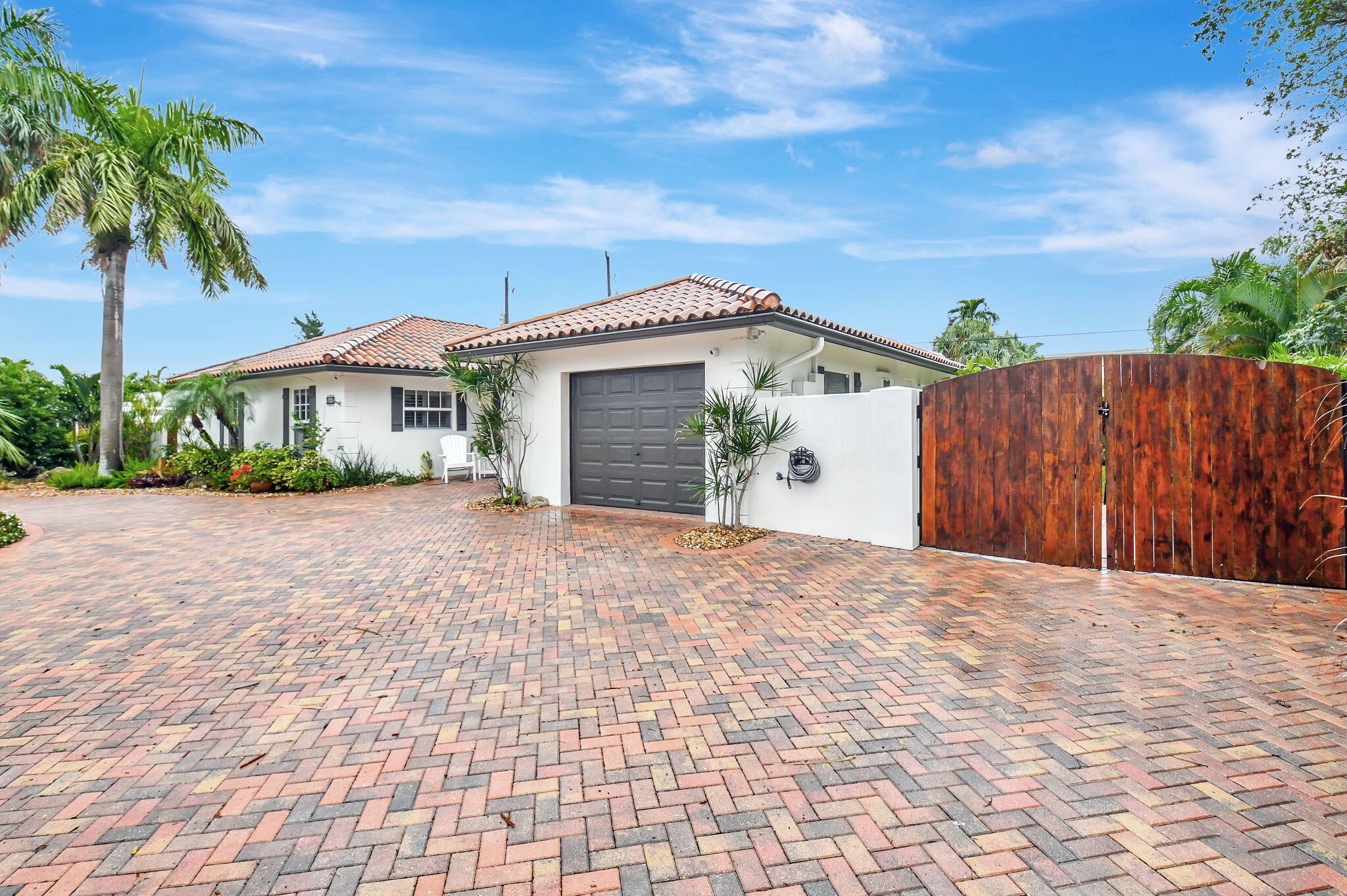 644 S Road Boynton Beach, FL 33435 - Photo 3 of 39 Right View