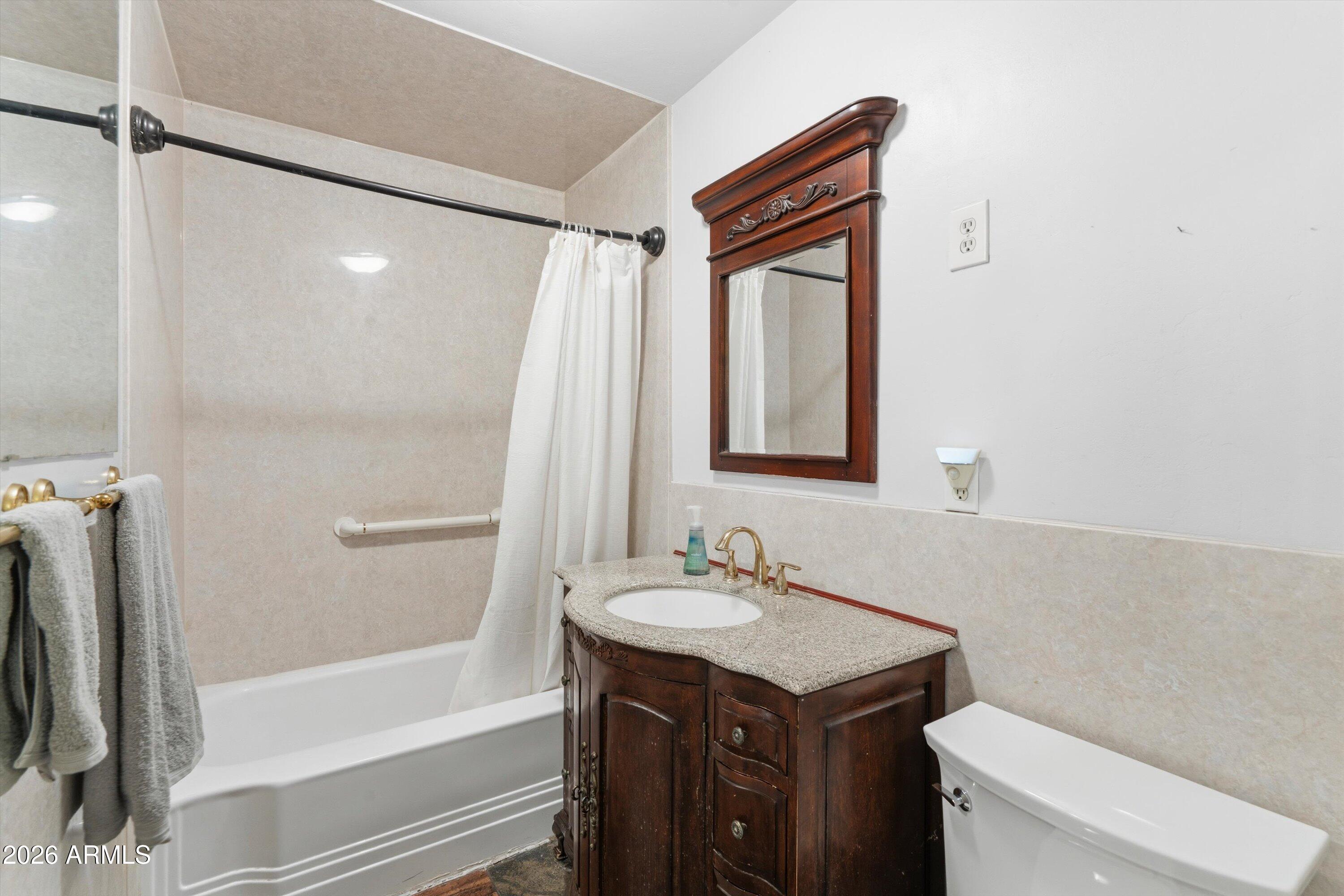 1130 East Colter Street Phoenix, AZ 85014 - Photo 14 of 37 27-Bathroom 2