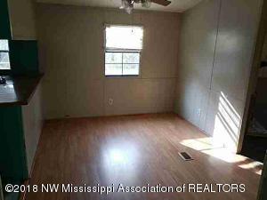 215 Ridge Road Byhalia, MS 38611 - Photo 5 of 7 dining area