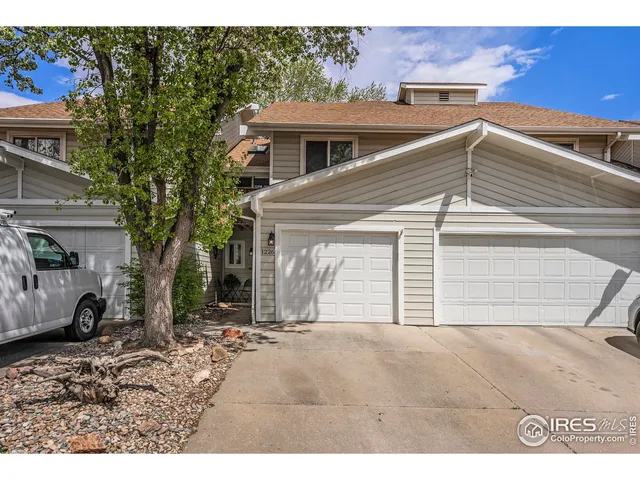 a view of a house with a outdoor space