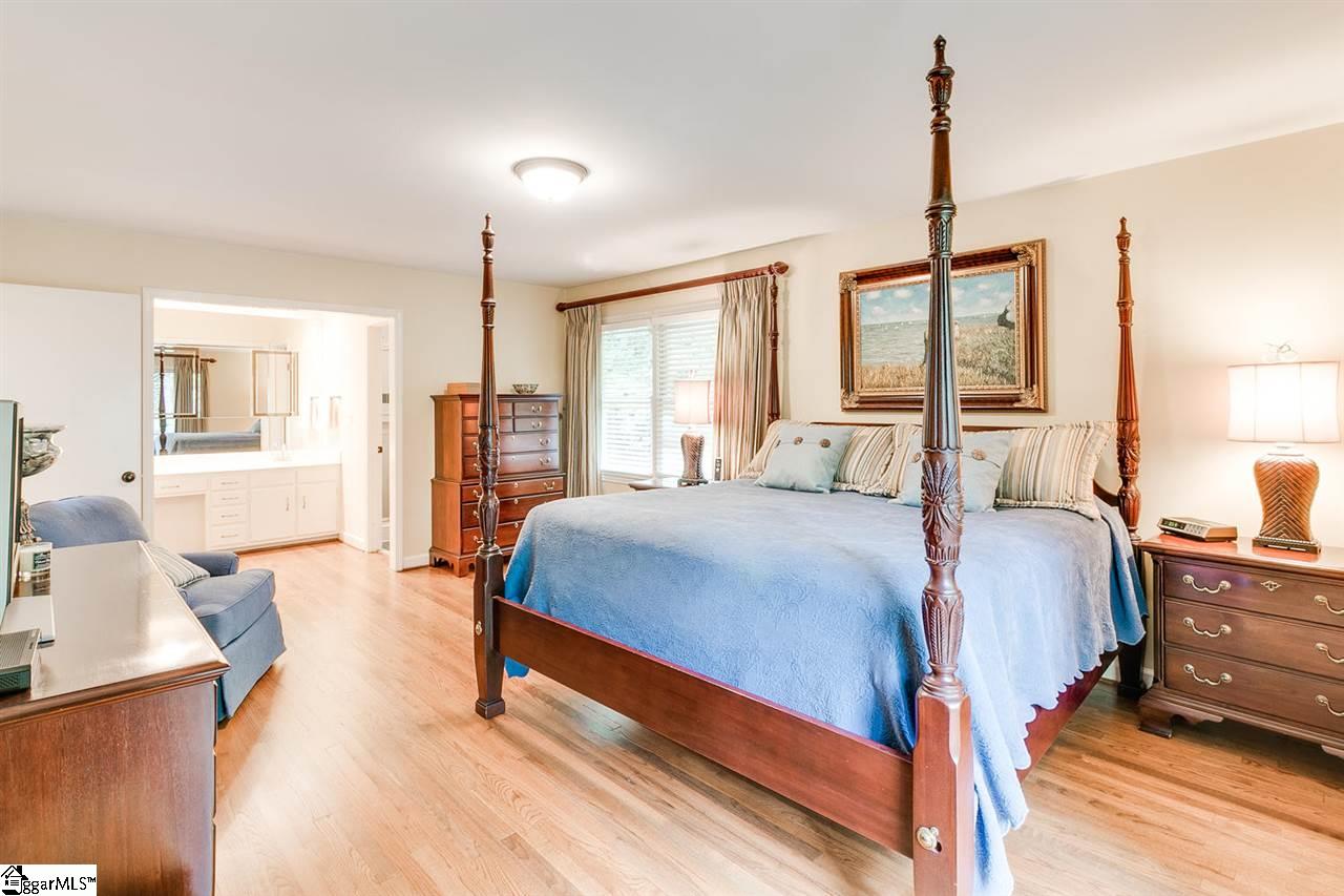 331 Henderson Road Greenville, SC 29607 - Photo 14 of 36