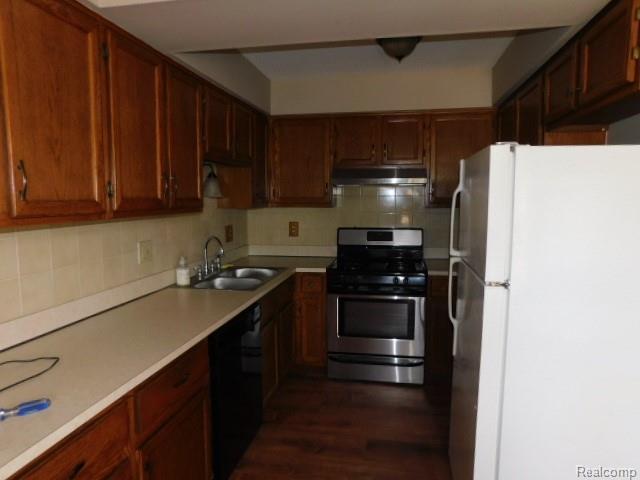 48576 Sugarbush Road, Unit 59 New Baltimore, MI 48047 - Photo 2 of 11