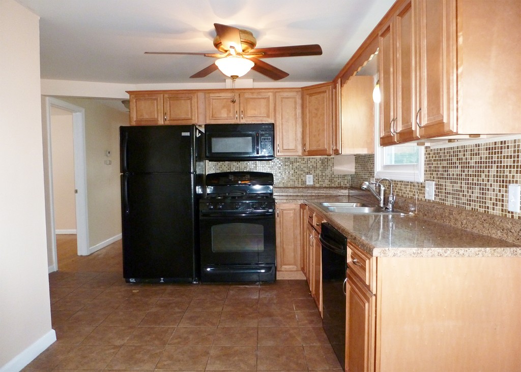 44 Gail Street Springfield, MA 01108 - Photo 3 of 19