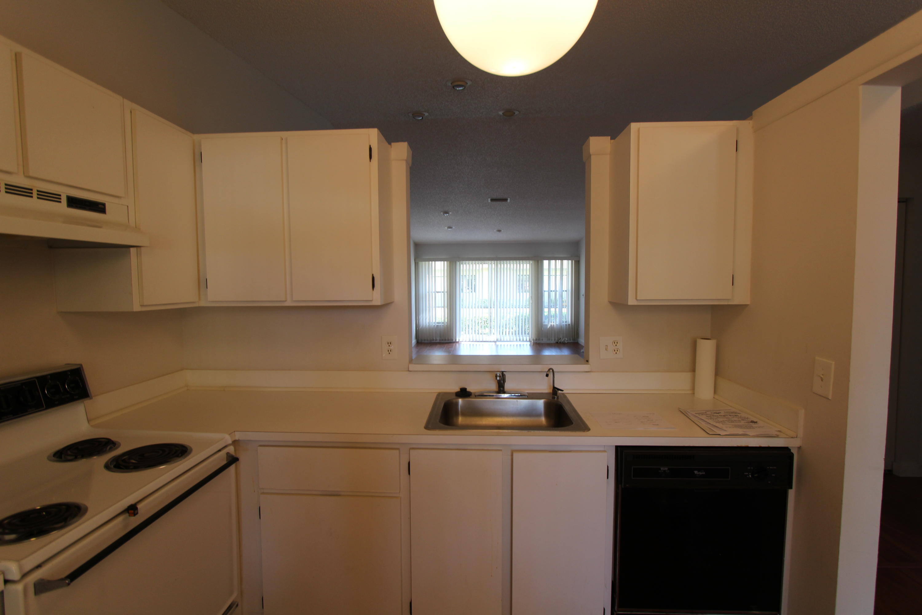 18538 Horizon Avenue Boca Raton, FL 33496 - Photo 5 of 23 pass-thru to the dinning room