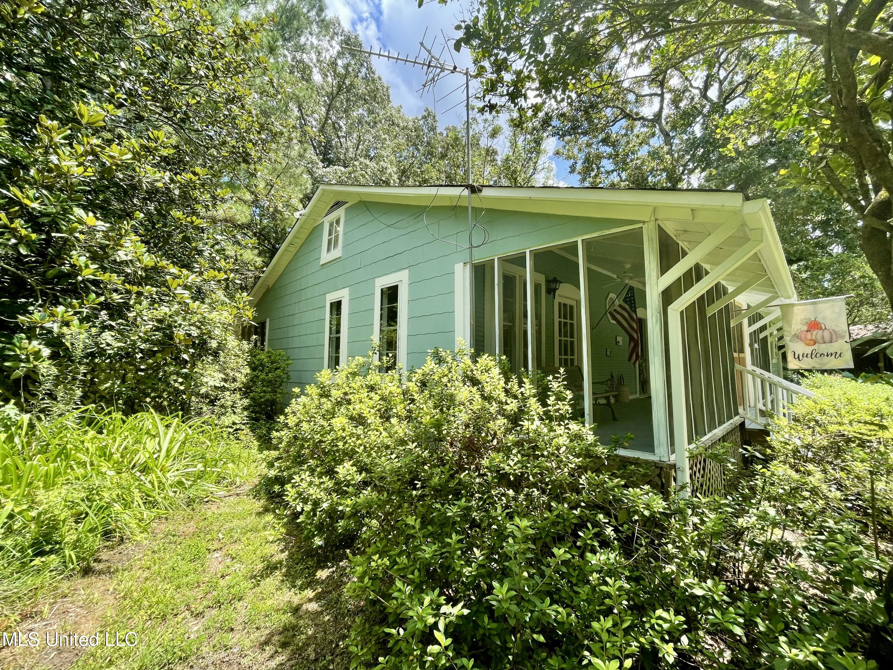 143 Jim Harris Road Harrisville, MS 39082 - Photo 7 of 51 A9C1C1AB-F44C-4B73-9413-4E53C1653308