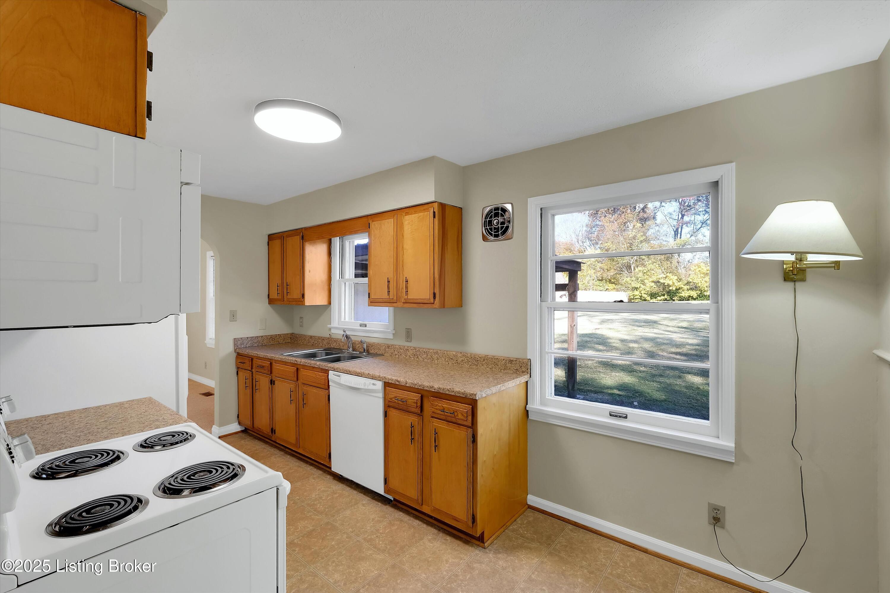4801 Valley Station Road Louisville, KY 40272 - Photo 11 of 43 Oak cabinetry