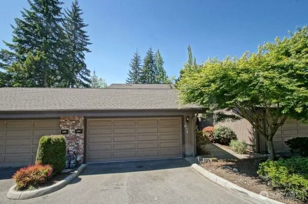 $3,995 | 137 143rd Place Northeast, Unit 30, Bellevue, WA 98007