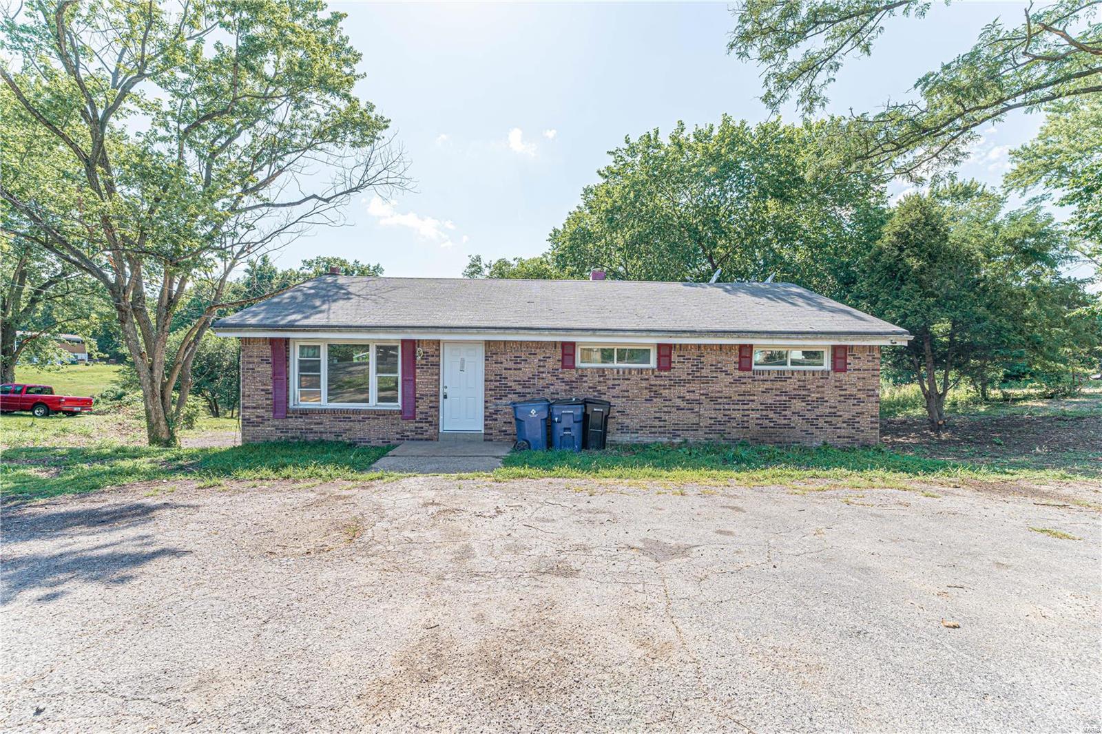 6159 Erb Road St. Louis, MO 63129 - Photo 1 of 39