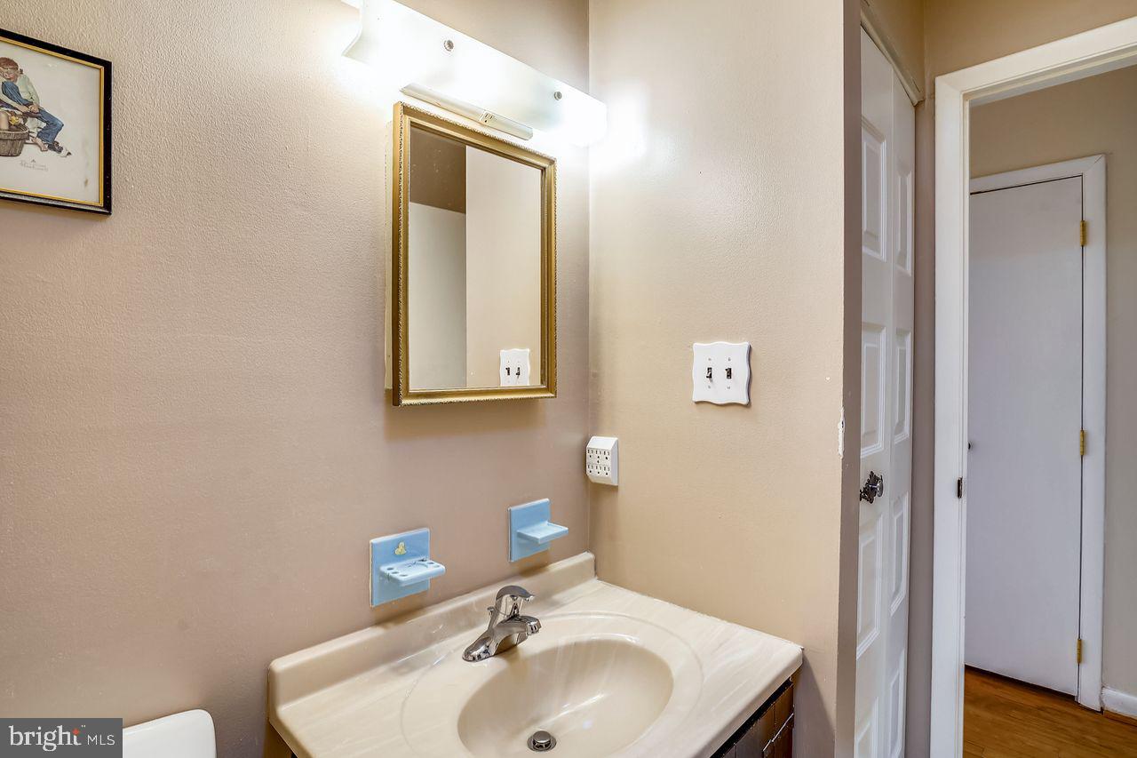 1112 Bloom Road Westminster, MD 21157 - Photo 23 of 47 Hall Bath