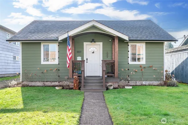 $329,900 | 2829 Hemlock Street, Longview, WA 98632
