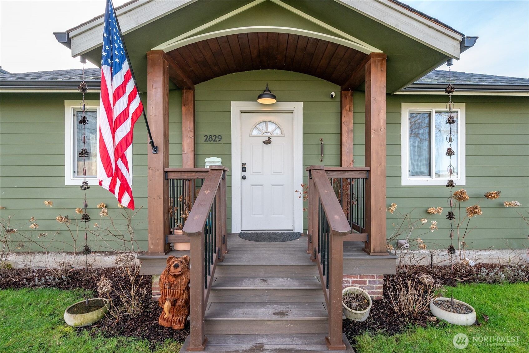 2829 Hemlock Street Longview, WA 98632 - Photo 2 of 36