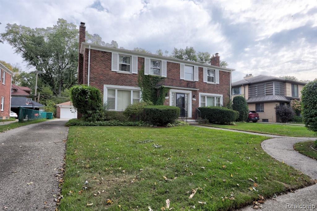 916 Harcourt Road Grosse Pointe, MI 48230 - Photo 2 of 28