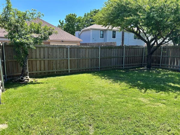 $2,400 | 1122 Hayworth Avenue, Duncanville, TX 75137
