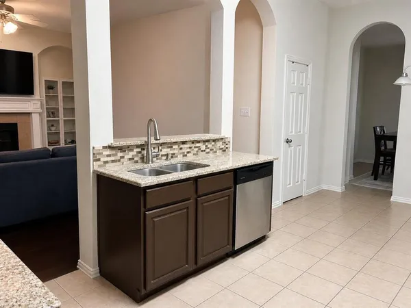 $2,400 | 1122 Hayworth Avenue, Duncanville, TX 75137