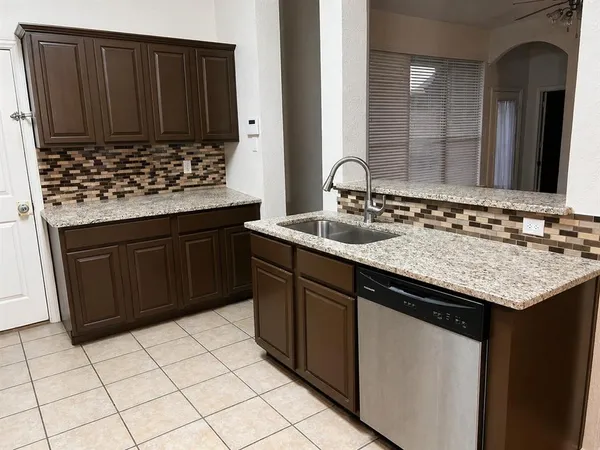 $2,400 | 1122 Hayworth Avenue, Duncanville, TX 75137