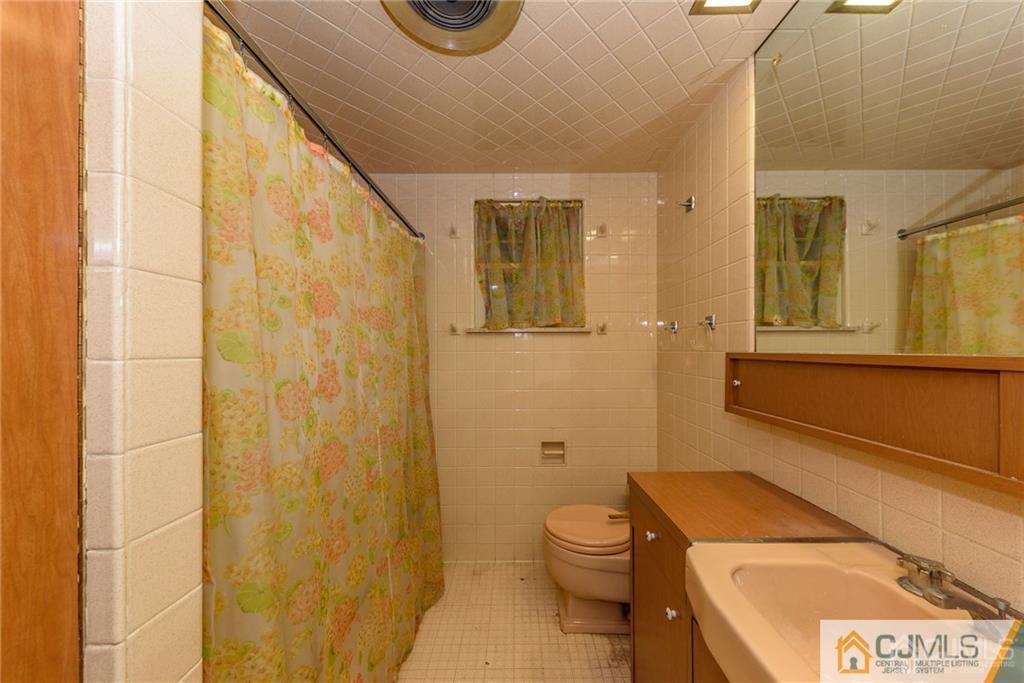 32 Burchard Street Edison, NJ 08837 - Photo 13 of 25 Gallery Image 13