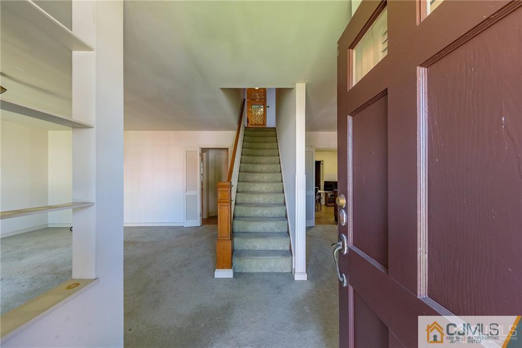 32 Burchard Street Edison, NJ 08837 - Photo 3 of 25 Gallery Image 3