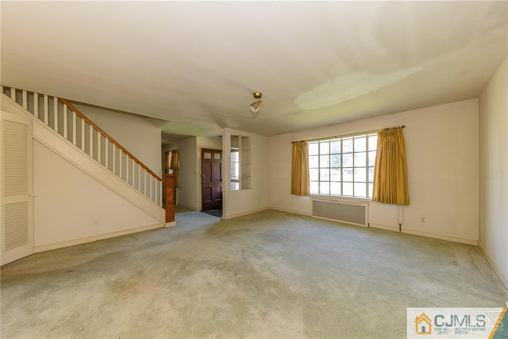 32 Burchard Street Edison, NJ 08837 - Photo 4 of 25 Gallery Image 4