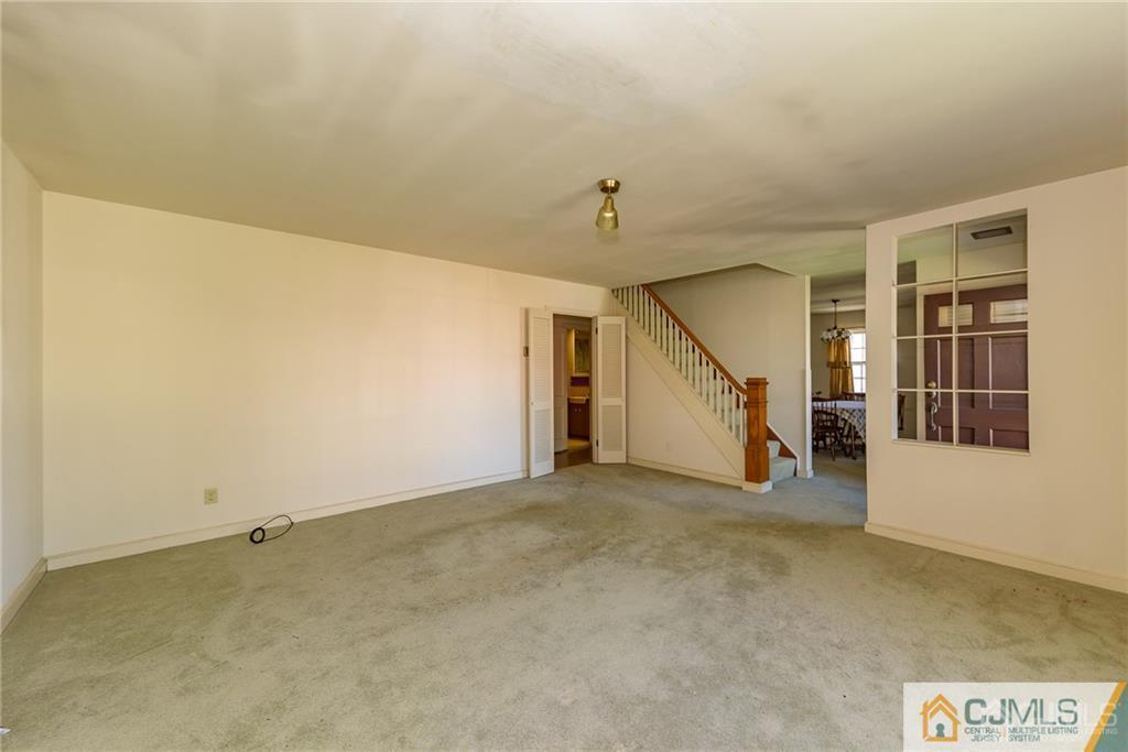 32 Burchard Street Edison, NJ 08837 - Photo 5 of 25 Gallery Image 5