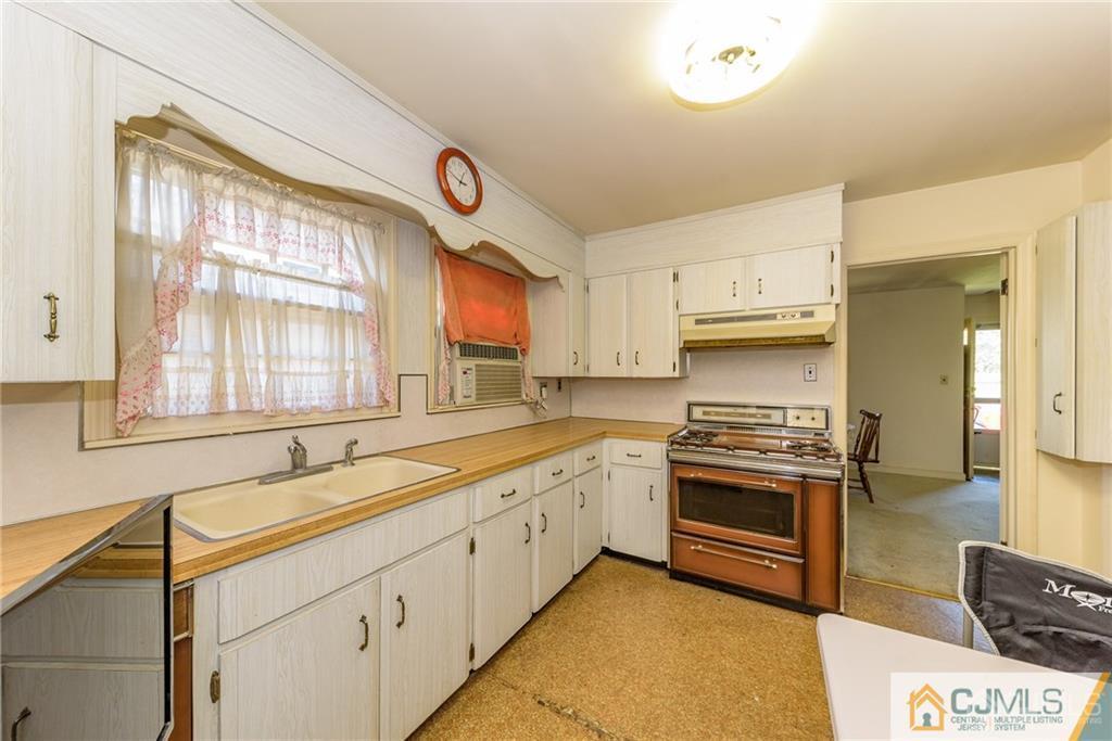 32 Burchard Street Edison, NJ 08837 - Photo 8 of 25 Gallery Image 8