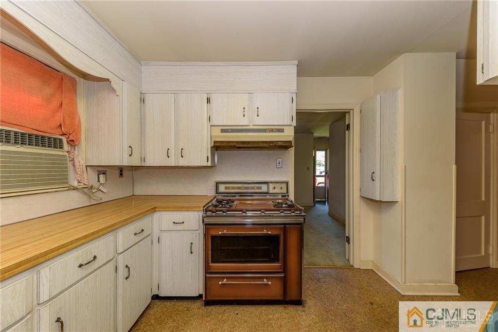 32 Burchard Street Edison, NJ 08837 - Photo 10 of 25 Gallery Image 10