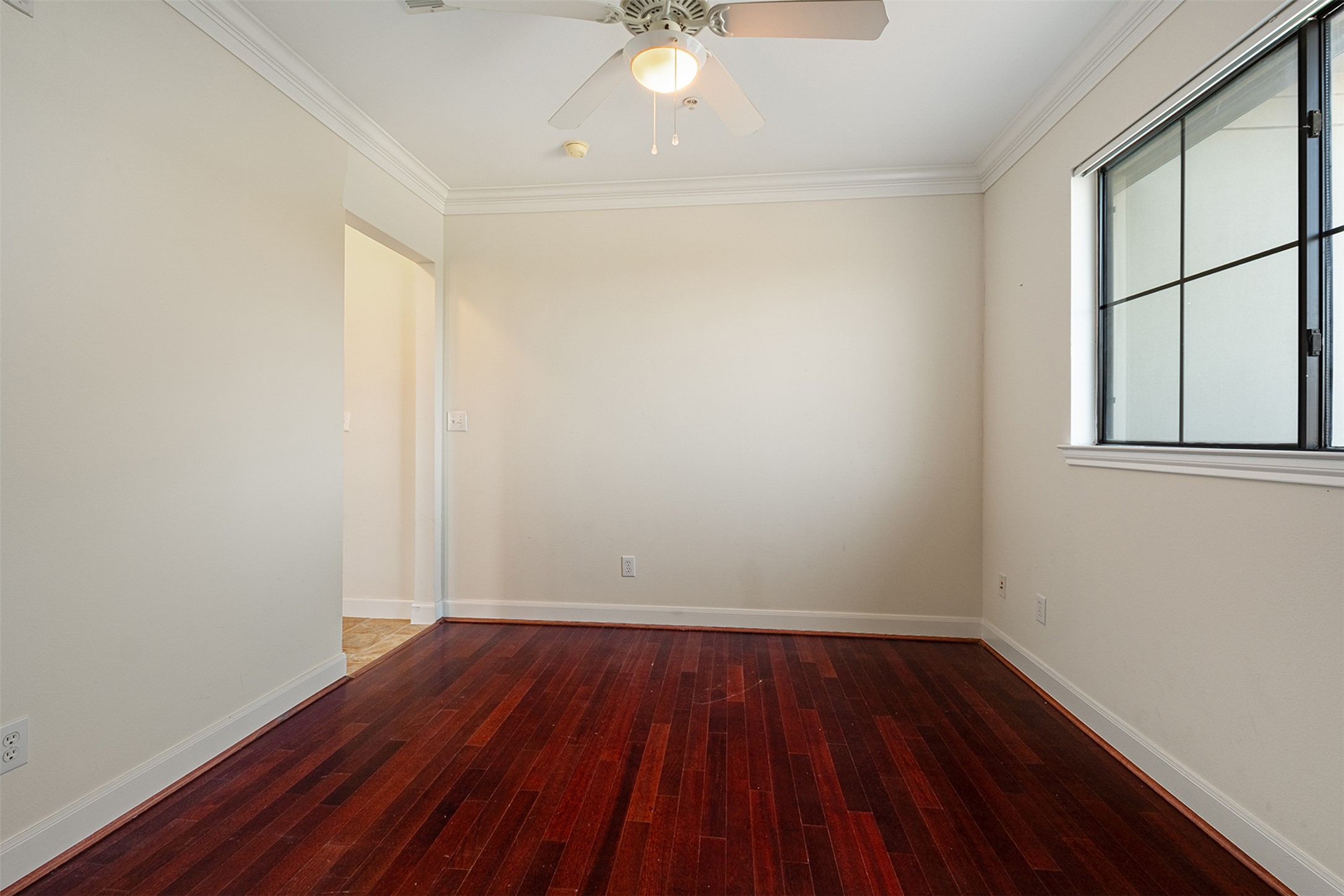 7701 Rialto Boulevard, Unit 637 Austin, TX 78735 - Photo 7 of 25 Rich hardwood flooring complements pristine walls, offering a versatile space for living or working.