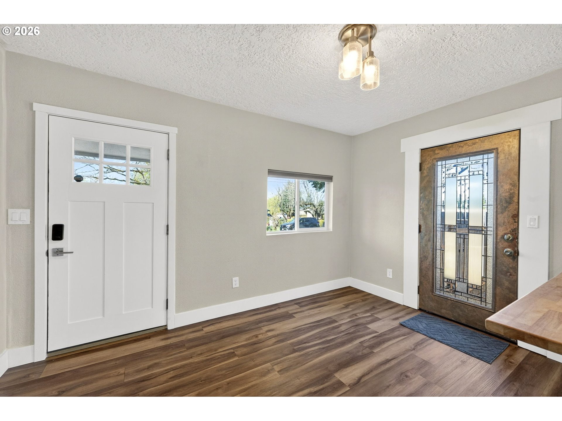 304 Warner Street Oregon City, OR 97045 - Photo 11 of 48 Entrance/Foyer