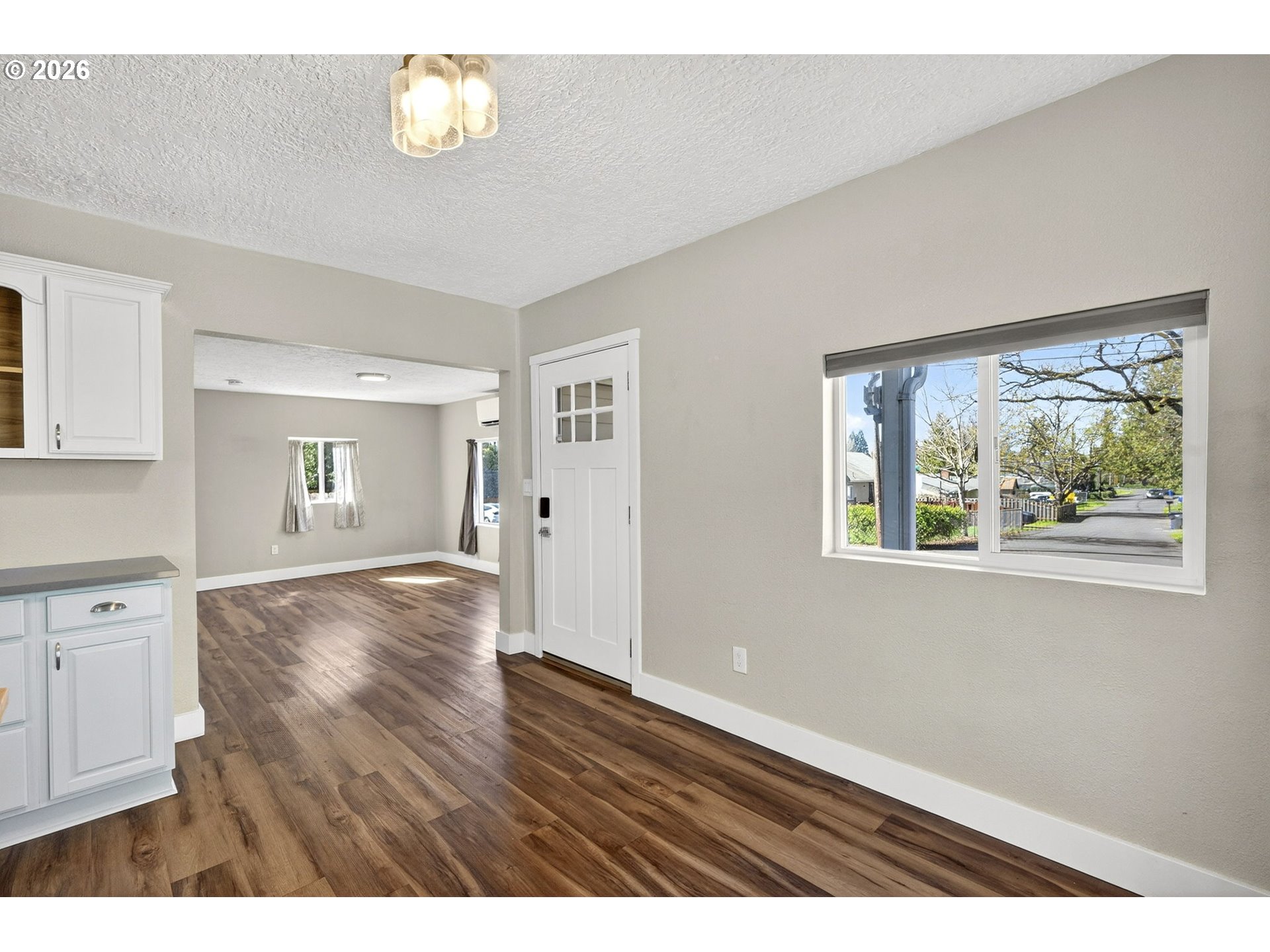 304 Warner Street Oregon City, OR 97045 - Photo 21 of 48 Living Room/Dining Room