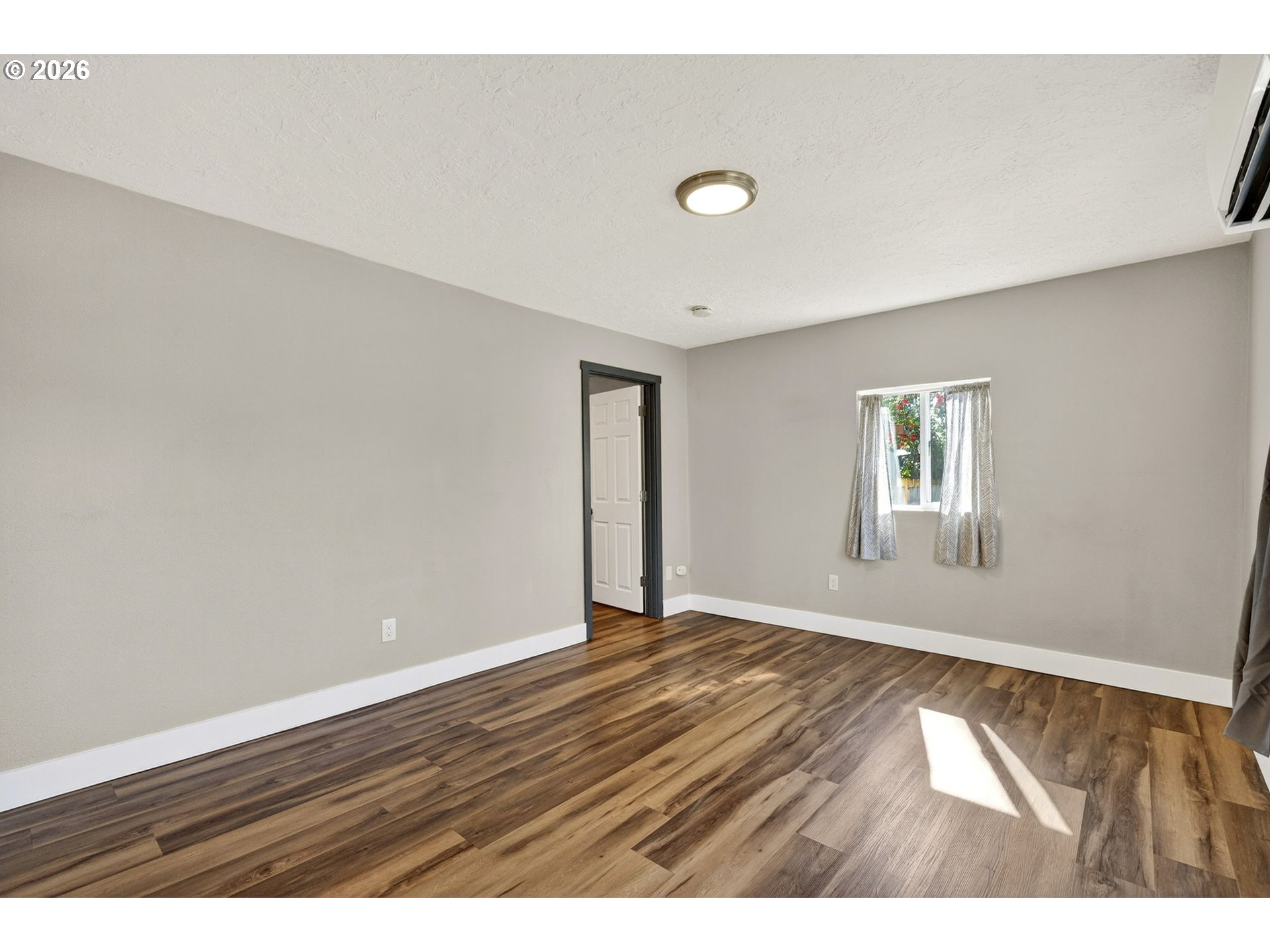 304 Warner Street Oregon City, OR 97045 - Photo 23 of 48 Living Room