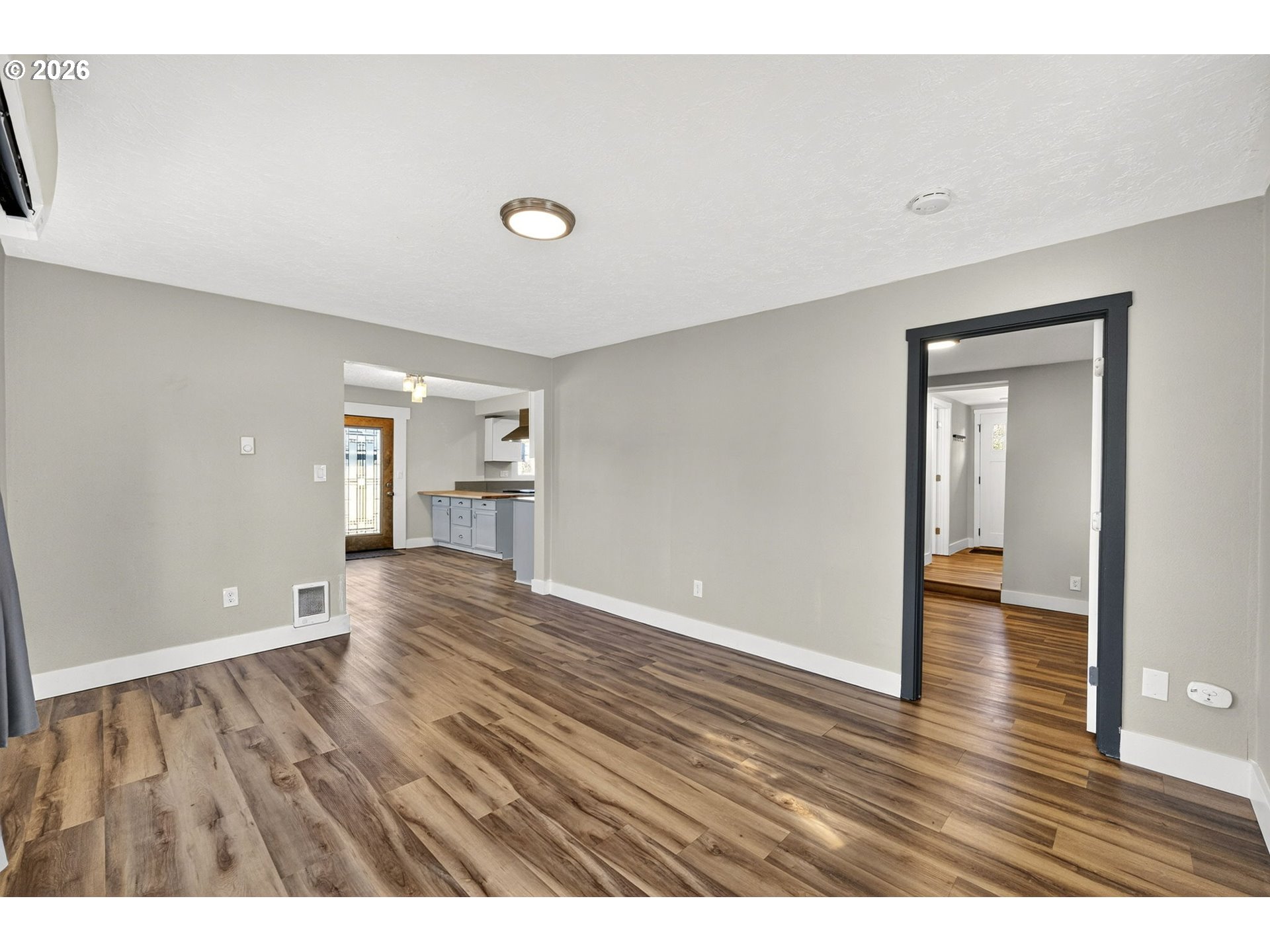 304 Warner Street Oregon City, OR 97045 - Photo 24 of 48 Living Room