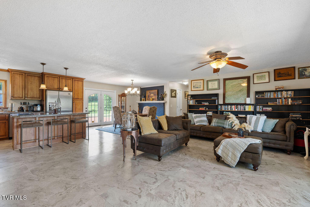 2040 Warrensburg Road Greeneville, TN 37743 - Photo 5 of 39 Living Room