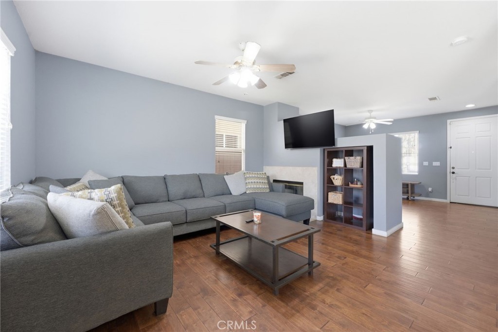 3236 Mariposa Way Perris, CA 92571 - Photo 2 of 42