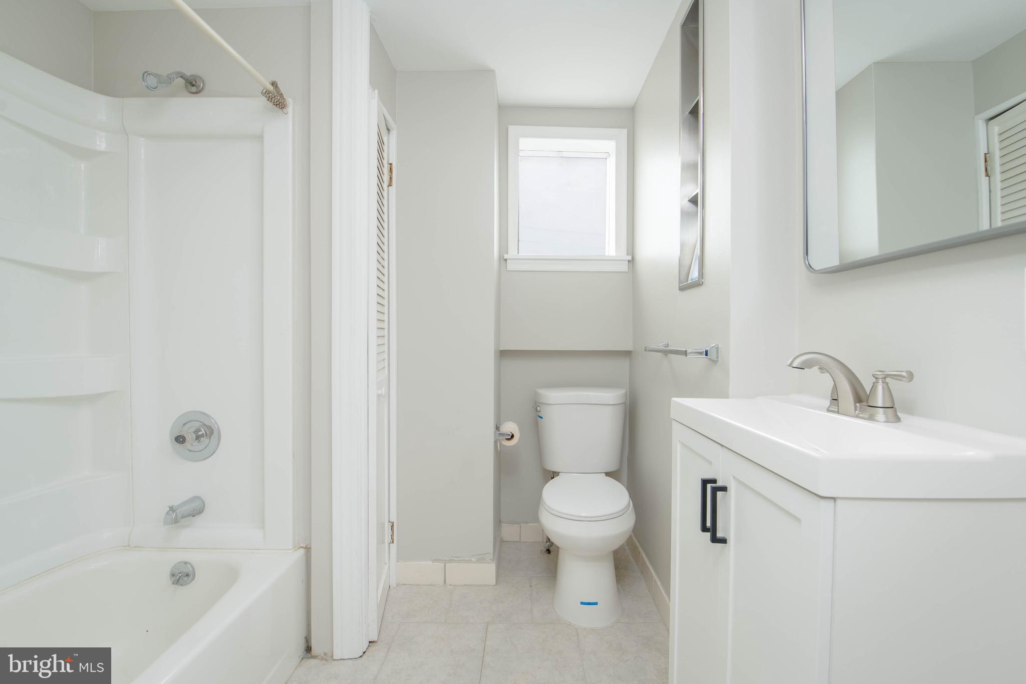 2522 Madison Avenue, Unit 2 Baltimore, MD 21217 - Photo 13 of 18 Full Bathroom