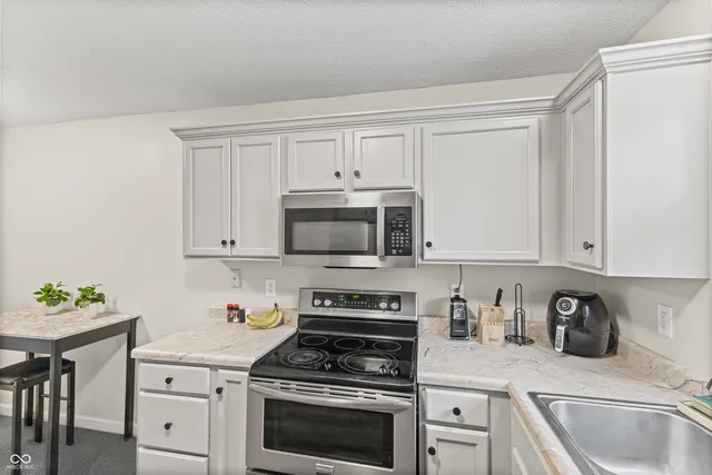 $239,900 | 4058 Knollwood Avenue, Franklin, IN 46131