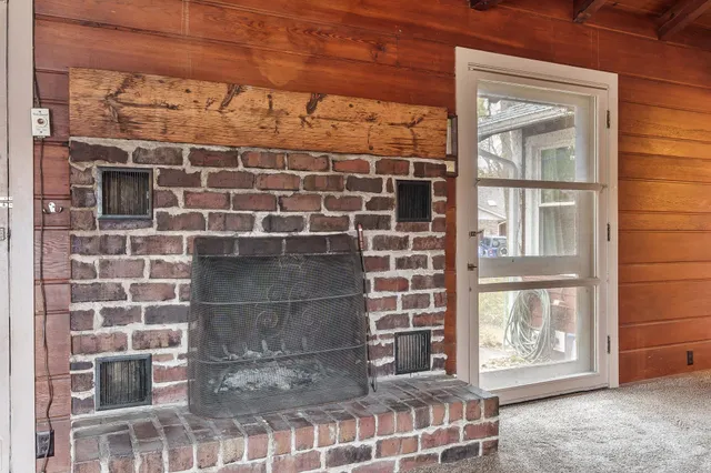 $185,000 | 415 South Blackhawk Boulevard, Rockton, IL 61072