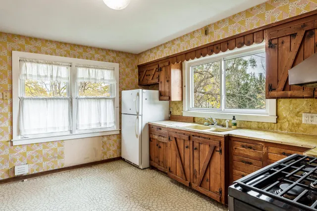 $185,000 | 415 South Blackhawk Boulevard, Rockton, IL 61072