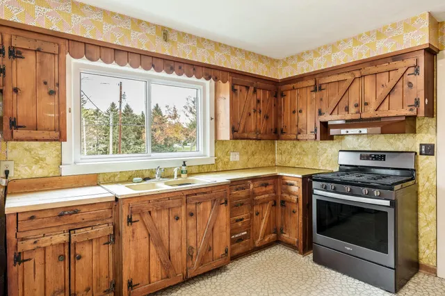 $185,000 | 415 South Blackhawk Boulevard, Rockton, IL 61072