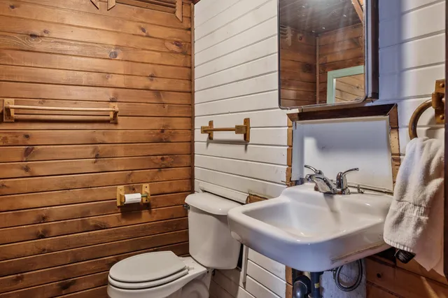 $185,000 | 415 South Blackhawk Boulevard, Rockton, IL 61072