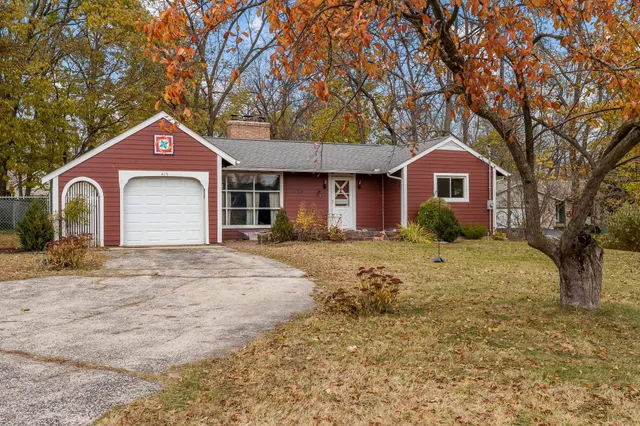 $185,000 | 415 South Blackhawk Boulevard, Rockton, IL 61072