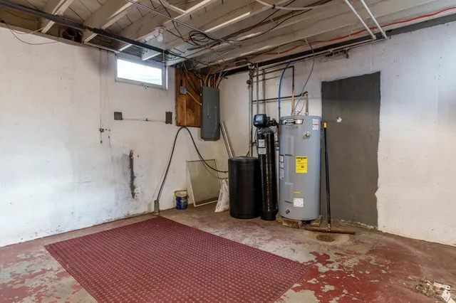 $185,000 | 415 South Blackhawk Boulevard, Rockton, IL 61072