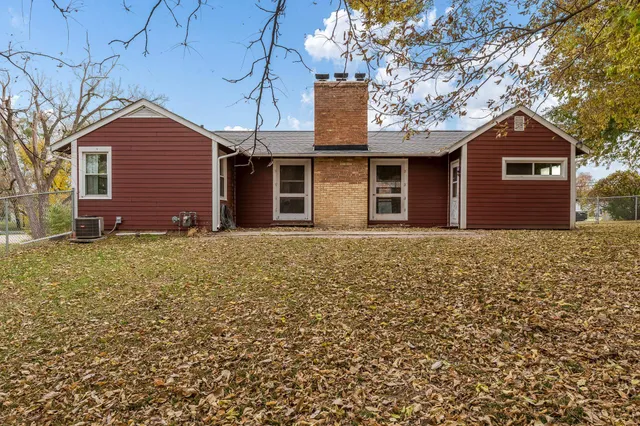 $185,000 | 415 South Blackhawk Boulevard, Rockton, IL 61072